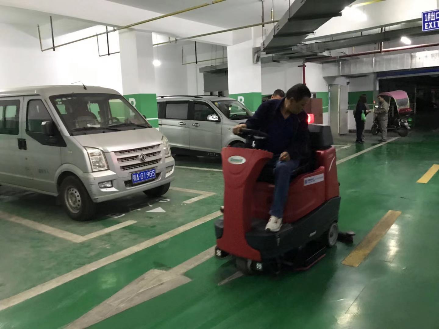 物业小区车库 清洁用洗地机什么样的比较合适 公司新闻 武汉羽冠环保科技有限公司 洗地机 全自动洗地机 工业洗地机 电动扫地车 驾驶式扫地机 工业吸尘器的设备领航者 物业小区车库 清洁用洗地机什么样的比较合适 公司新闻 武汉羽冠环保科技有限公司 洗地机 全自动洗地机 工业洗地机 电动扫地车 驾驶式扫地机 工业吸尘器的设备领航者